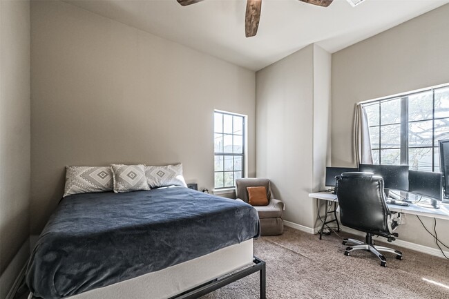 Building Photo - 5840 Darling St