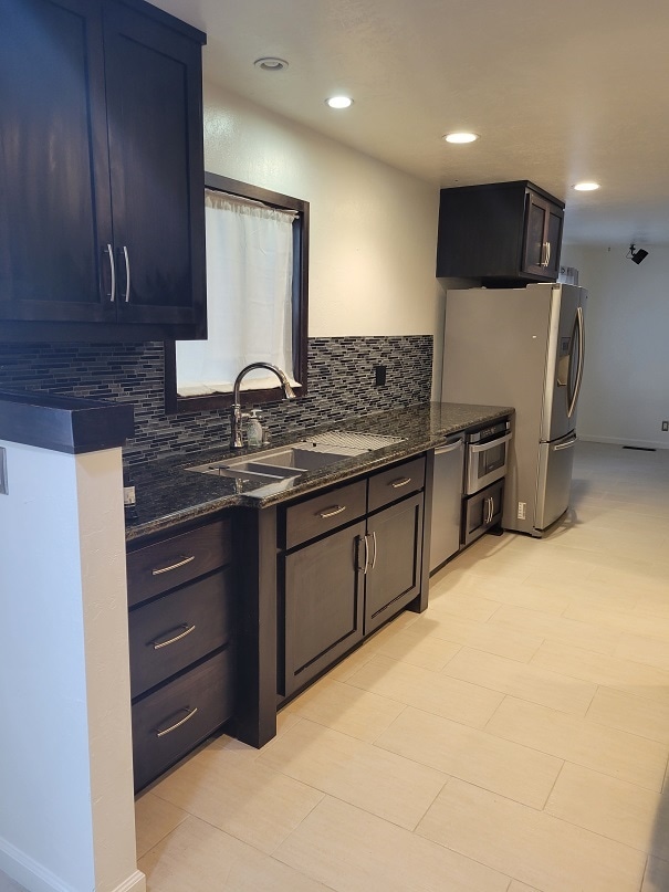 Building Photo - 485 Redwood Way