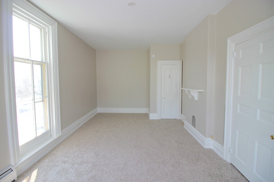 Building Photo - 322 Hodgson St