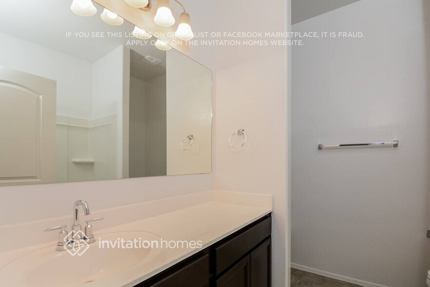 Building Photo - 31040 W Whitton Ave