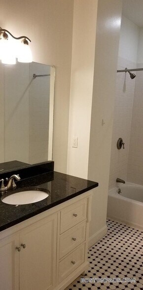 Building Photo - 26 Hemenway St