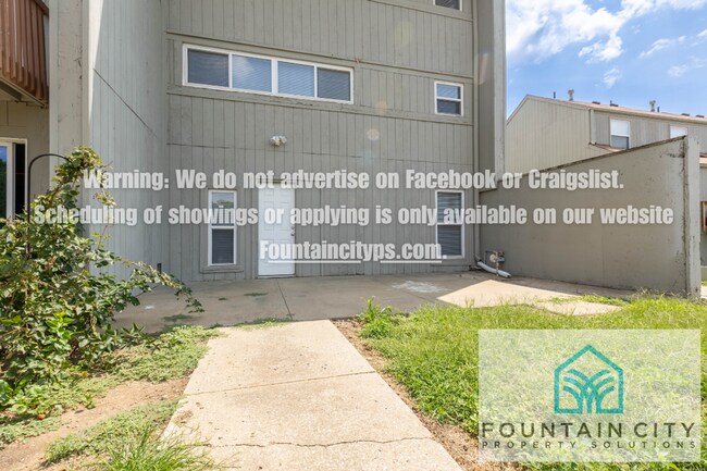 Building Photo - Spacious 4 Bed / 3 Bath Townhome in Liberty – Pet Friendly!