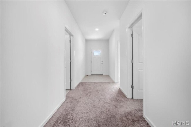 Building Photo - Stunning 3-bedroom, 2.5-bathroom home offe...