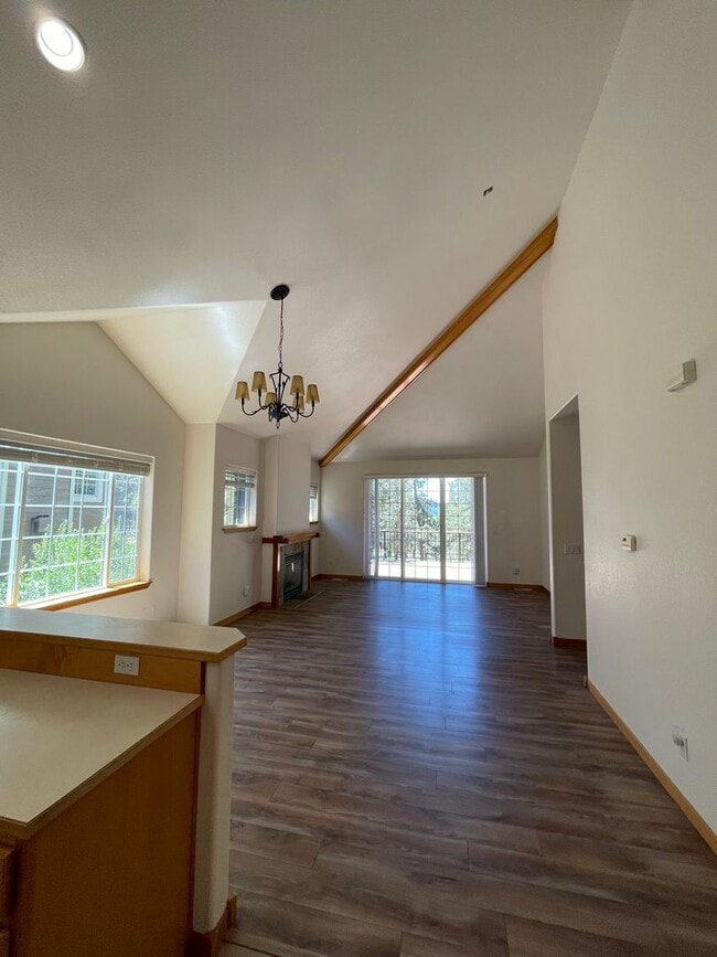 Building Photo - Spacious 3-Bed Home with Private Baths