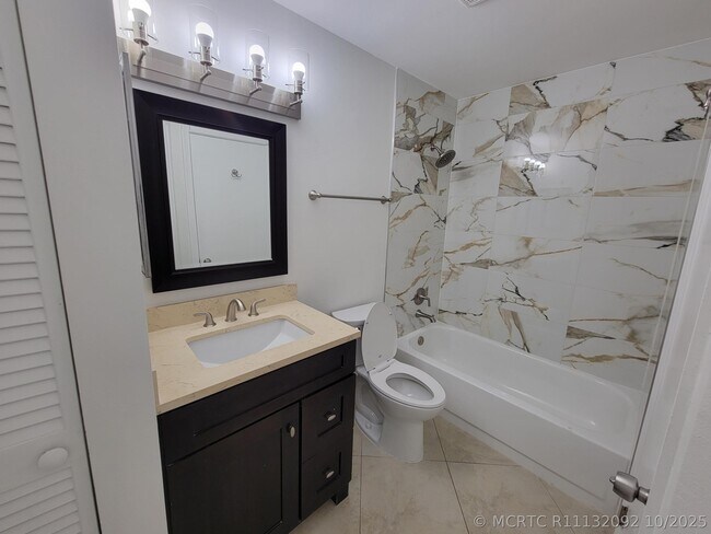 Building Photo - 4208 Glenmoor Dr