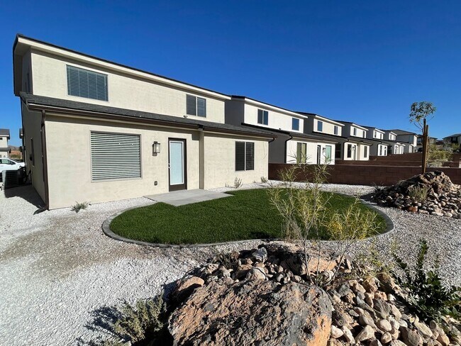 Building Photo - 3168 E Sky Rim Wy