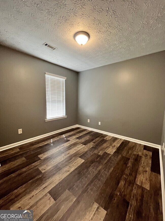 Building Photo - 7098 Hummingbird Ln