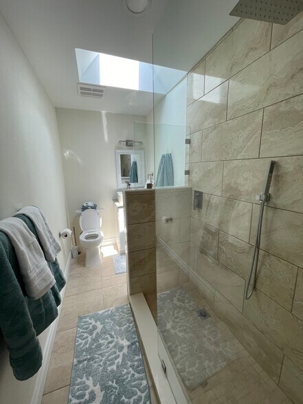 Building Photo - 1111 Montezuma Dr
