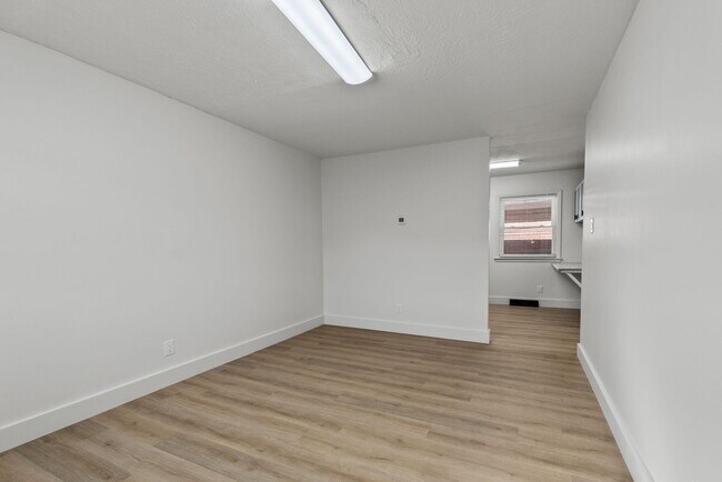 Building Photo - 520 Booker St