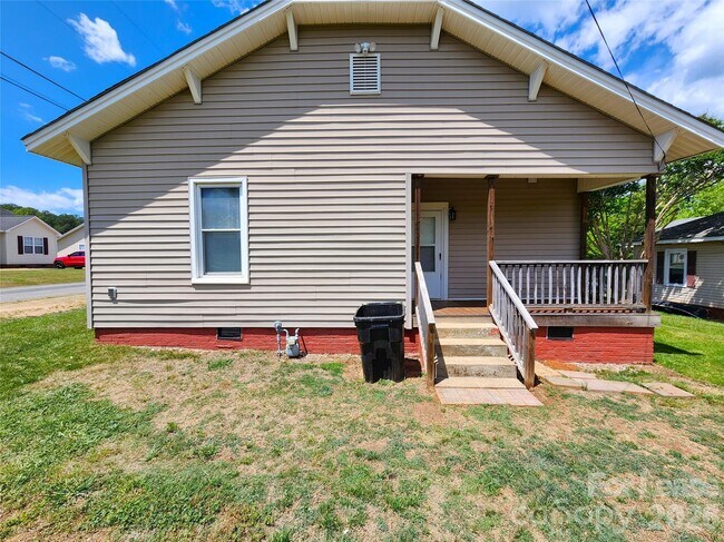 Building Photo - 127 Poplar St