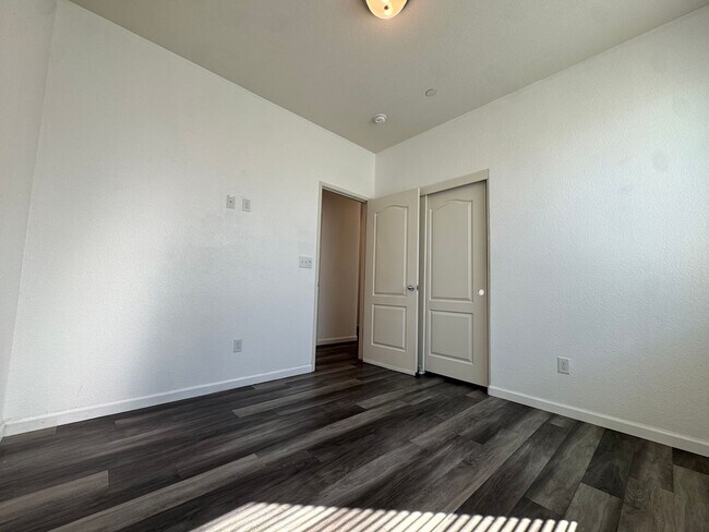 Building Photo - 2469 S Rogers Ln