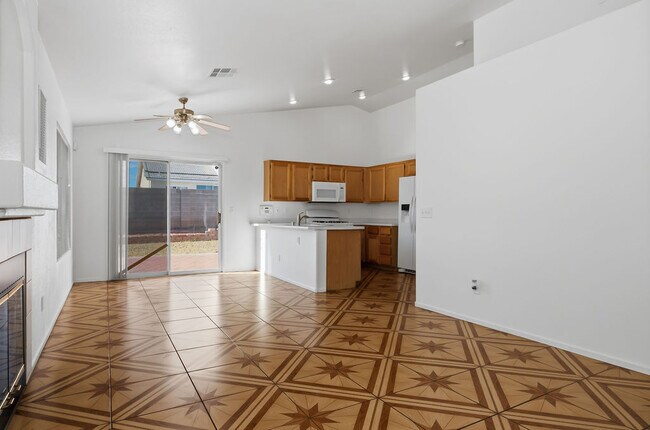 Building Photo - 641 Bent Grass Ave