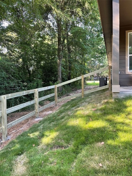 Building Photo - 11931 Lakeview Manor Dr