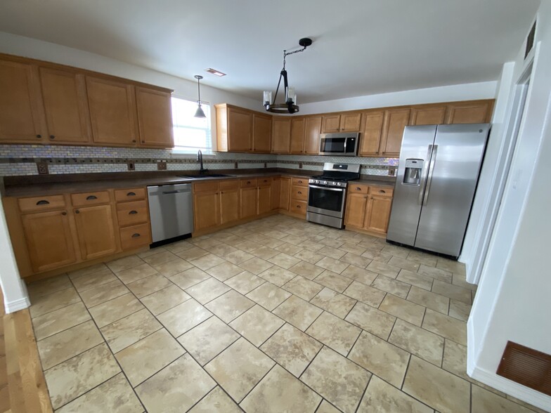 Kitchen - 2905 W Platte Ave