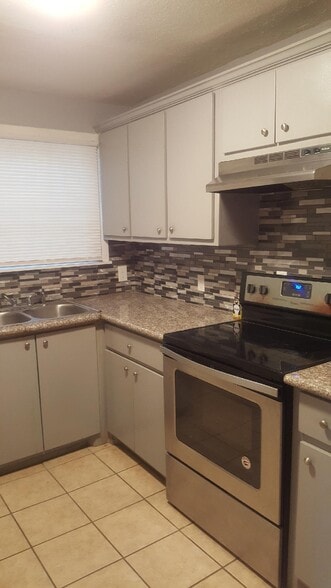Kitchen - 3204 Napoleon St