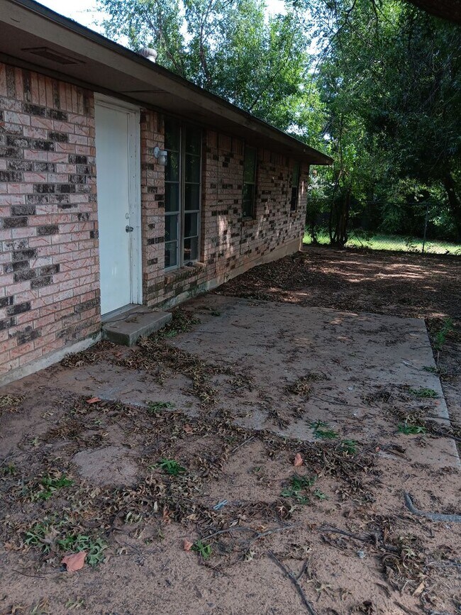 Building Photo - Spacious 5-Bedroom Home with Fresh Modern Updates in Midwest City