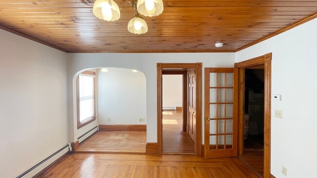 Building Photo - Gorgeous 3BR 1 Bathroom in Leominster