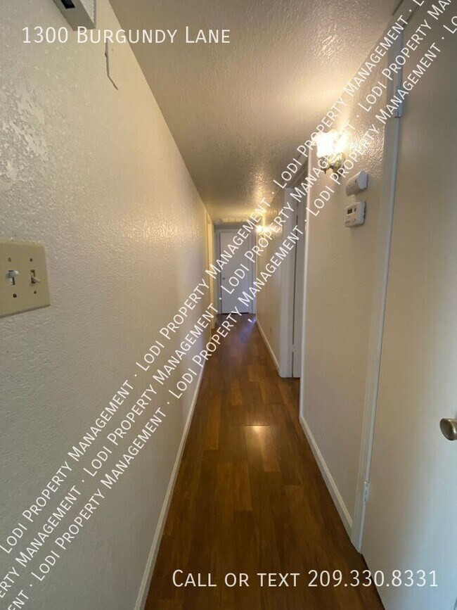 Building Photo - 1300 Burgundy Ln