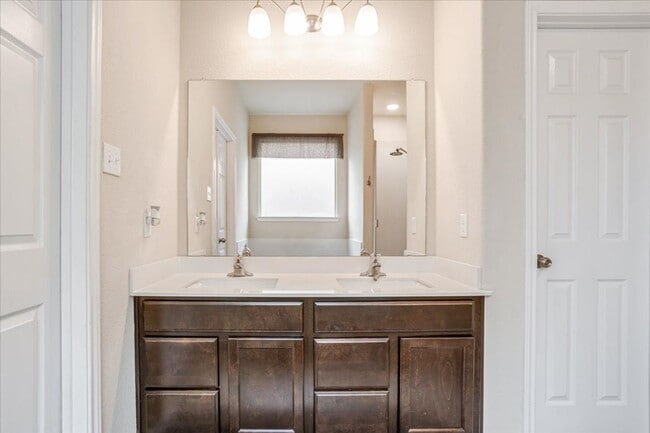 Building Photo - 4/2.5 in Midway ISD