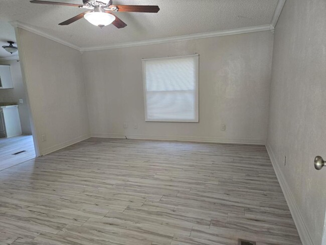 Building Photo - 1498 Robinson Rd