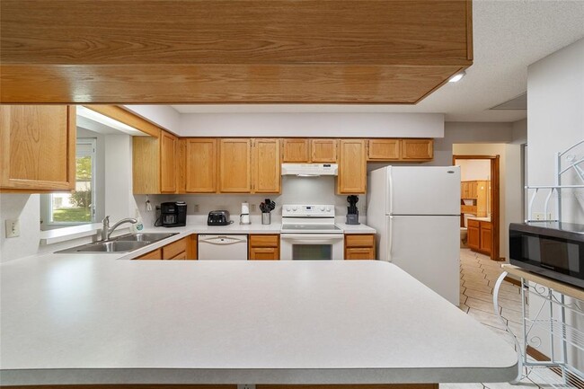 Building Photo - 9438 SW 85th Ave