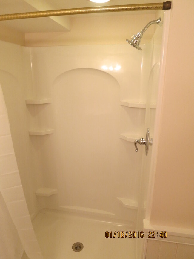 Building Photo - 3br Bethesda Rental