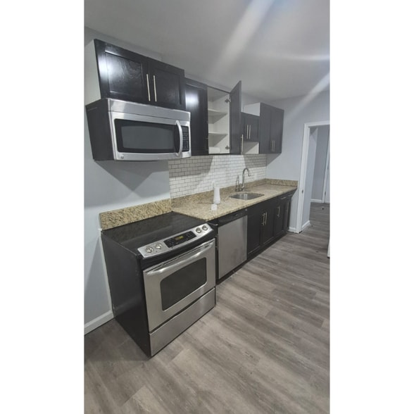 Building Photo - 647 S Pulaski St