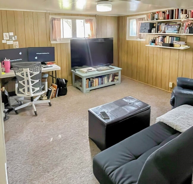 Building Photo - 825 E 820 N