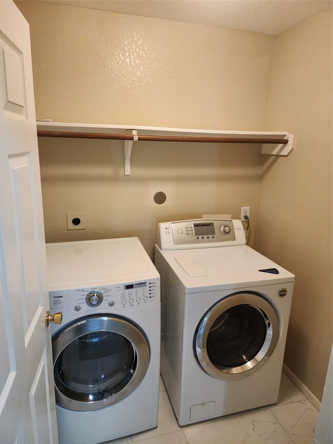 Building Photo - 19215 Brook Village Rd