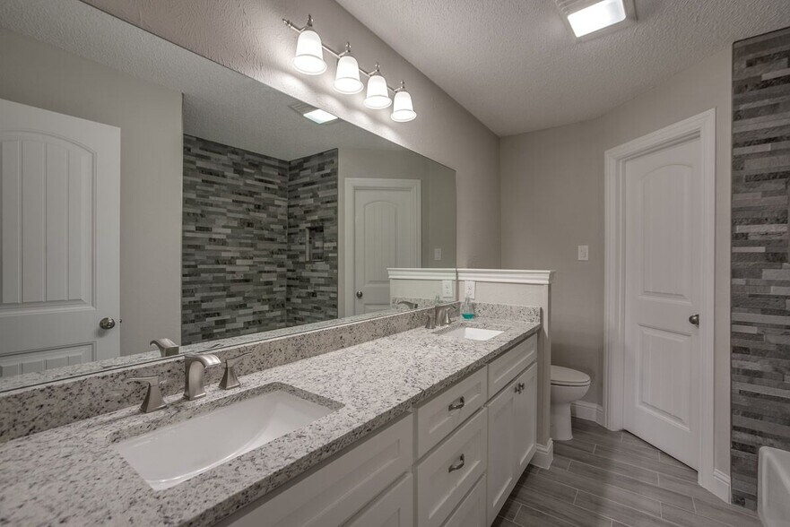 Secondary Bath - 2311 Blackhaw Ct