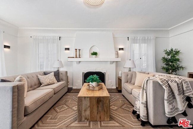 Building Photo - 373 S Crescent Heights Blvd