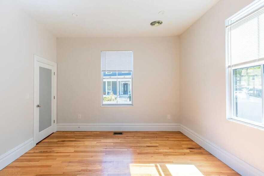 Building Photo - 89 Cedar St