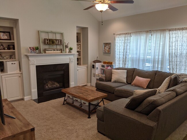 Building Photo - Available August 15th!!! $2200 a month!!!