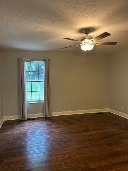 Building Photo - All updated Farragut ranch home in a great...