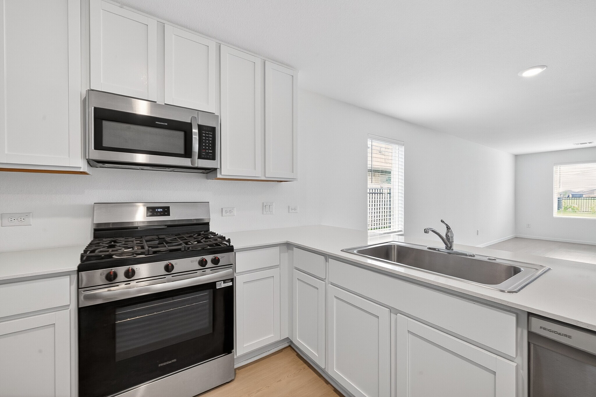 Building Photo - 27703 Seascape Village Dr