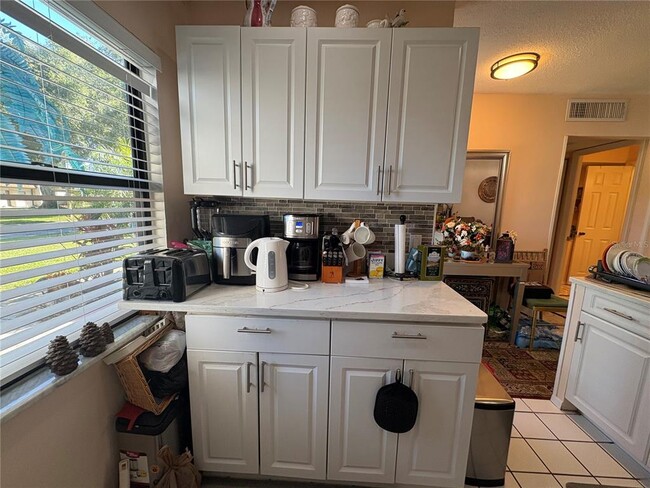 Building Photo - 1606 Flint Dr W