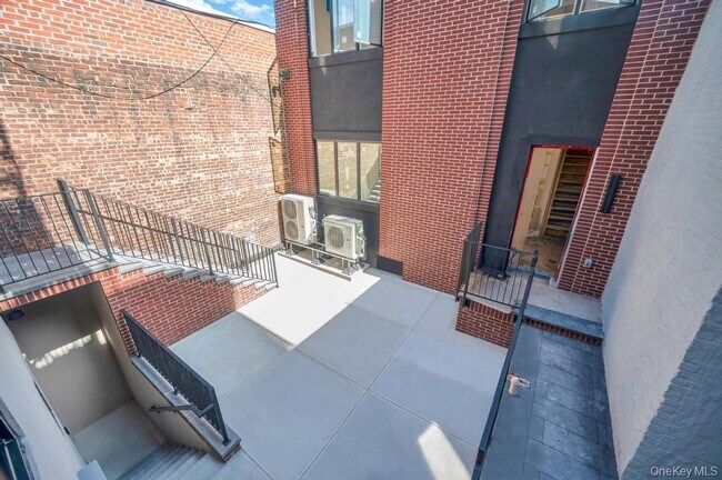 Building Photo - 157 25th St