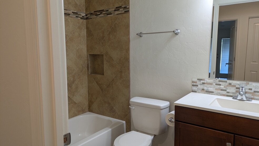 Building Photo - 427 East Waverly Street