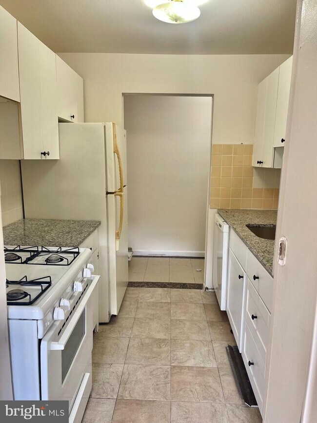 Building Photo - 7095 Spring Garden Dr