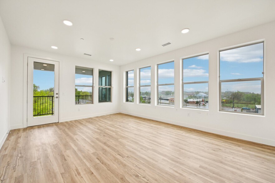Building Photo - 2899 W 52nd Ave
