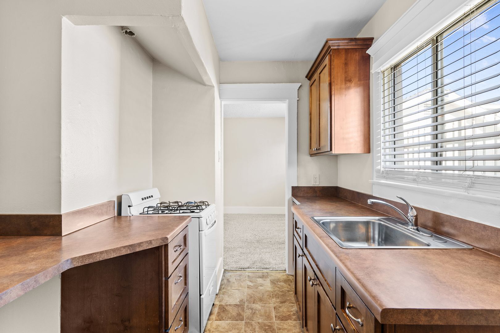 Building Photo - 1460 Gaviota Ave