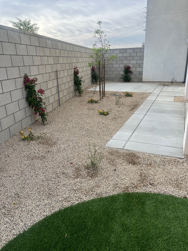 Building Photo - 6574 Tesla Ln