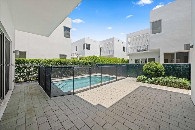 Building Photo - 10067 NW 75th Terrace