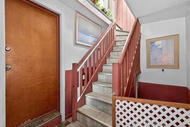 Building Photo - 102 W 43rd St