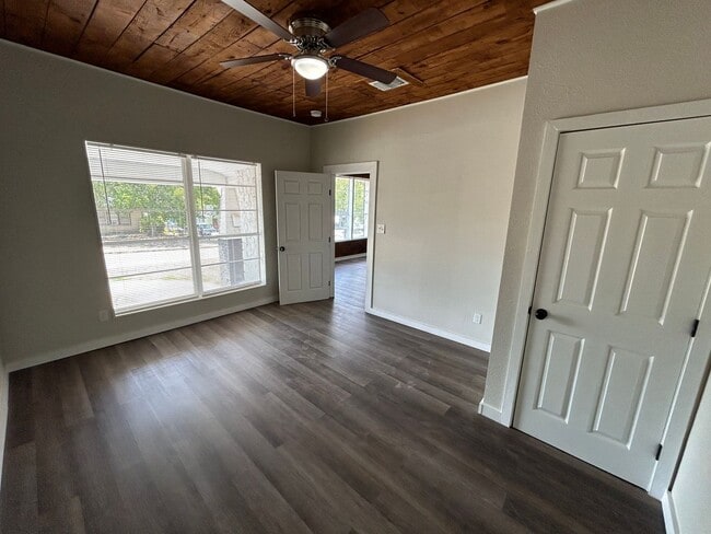 Building Photo - 1245 Kayton Ave