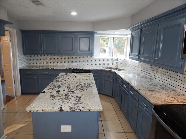 Building Photo - 22430 S Rebecca Burwell Ln