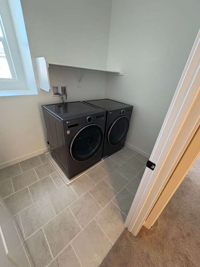 Building Photo - Beautiful Home Bedford Community!