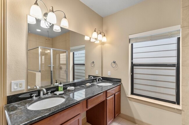 Building Photo - 1607 Bass St