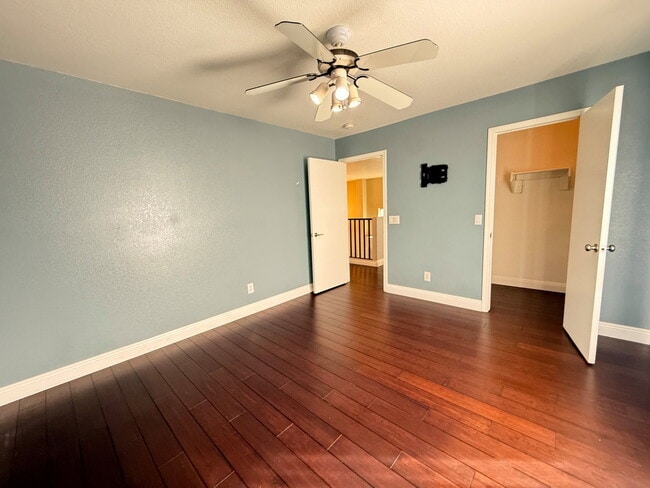 Building Photo - 6425 W Desert Hollow Dr