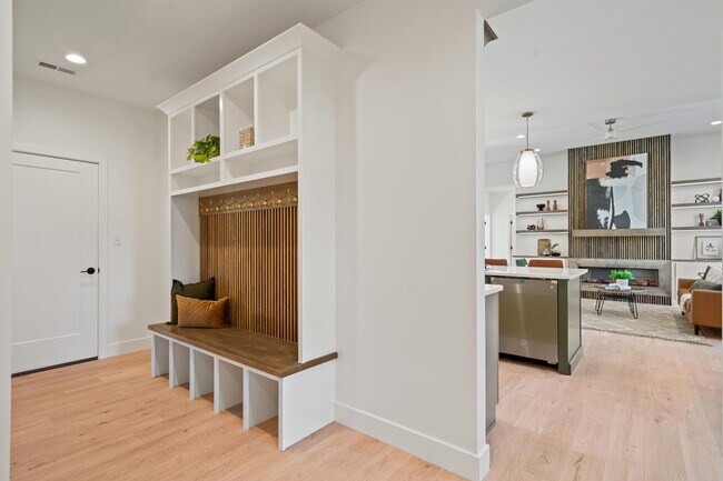 Building Photo - 2805 Easley Cabin Cir